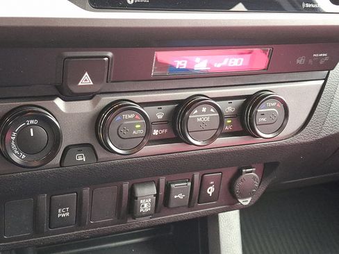 Used 2021 Toyota Tacoma TRD Sport image 19