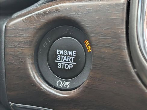 Used 2018 Jeep Grand Cherokee Limited image 30