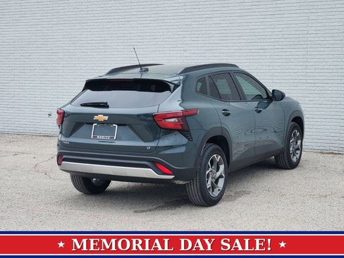 New 2026 Chevrolet Trax LT w/ LT Convenience Package FWD image 4