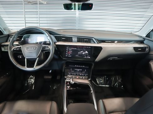 Used 2022 Audi e-tron Premium image 10