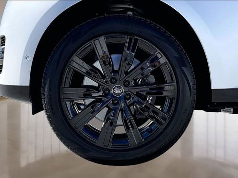 Used 2025 Land Rover Range Rover SE image 33