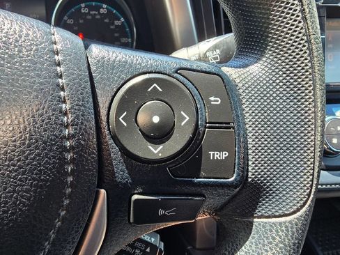 Used 2018 Toyota RAV4 LE AWD/4WD image 22