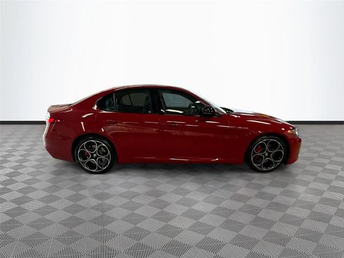 Used 2023 Alfa Romeo Giulia Veloce RWD image 8