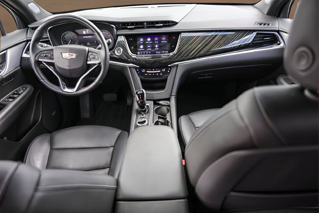 Certified 2025 Cadillac XT6 Premium Luxury FWD image 28