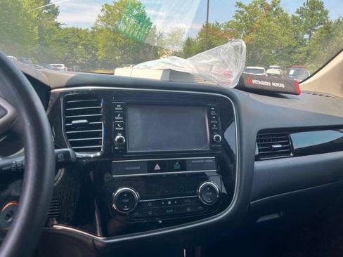 Used 2019 Mitsubishi Outlander ES FWD image 19