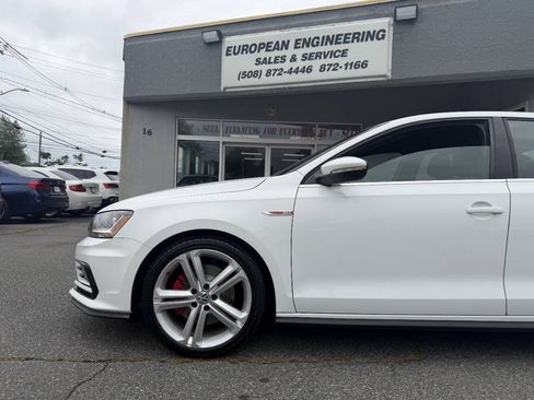 Used 2017 Volkswagen Jetta GLI FWD image 9