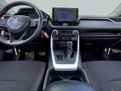Used 2019 Toyota RAV4 LE FWD image 15
