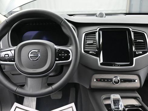 Used 2024 Volvo XC90 B6 Ultimate w/ Lounge Package image 9