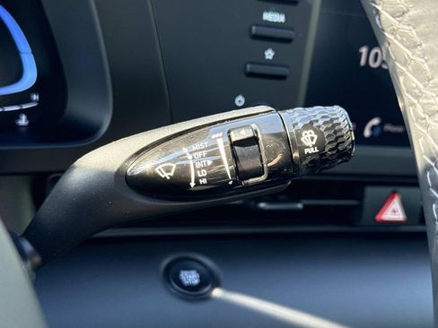 Used 2025 Hyundai Elantra Sport FWD image 12