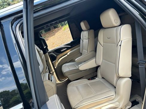 Used 2022 Cadillac Escalade Premium Luxury w/ Performance Package AWD/4WD image 43