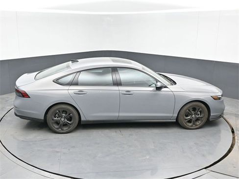 Used 2025 Honda Accord SE image 39