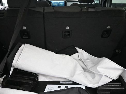 Used 2025 Jeep Wrangler Sahara image 20