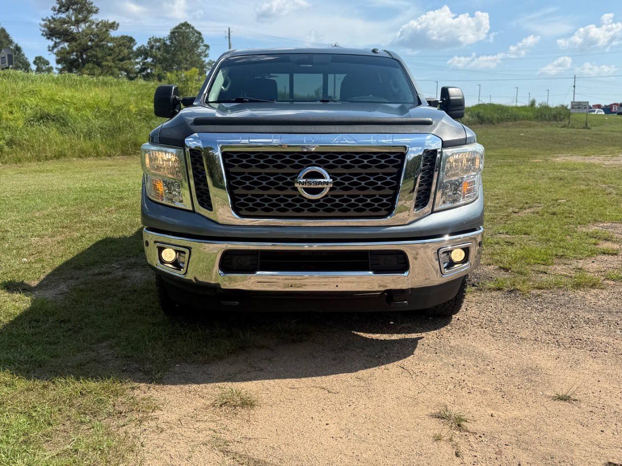 Used 2017 Nissan Titan SV AWD/4WD image 8