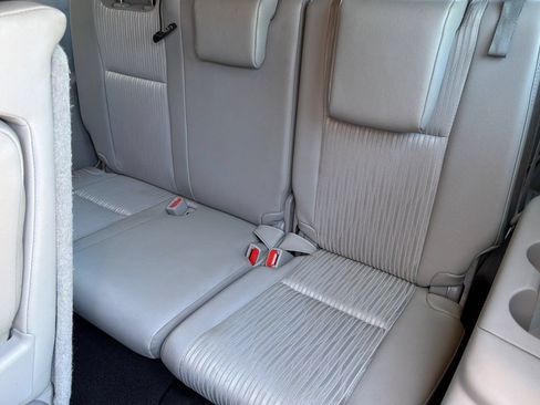 Used 2019 Toyota Highlander Plus AWD/4WD image 16