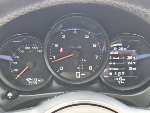 Used 2018 Porsche Macan image 16