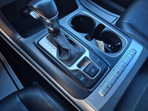 Used 2023 Kia Carnival LX image 19