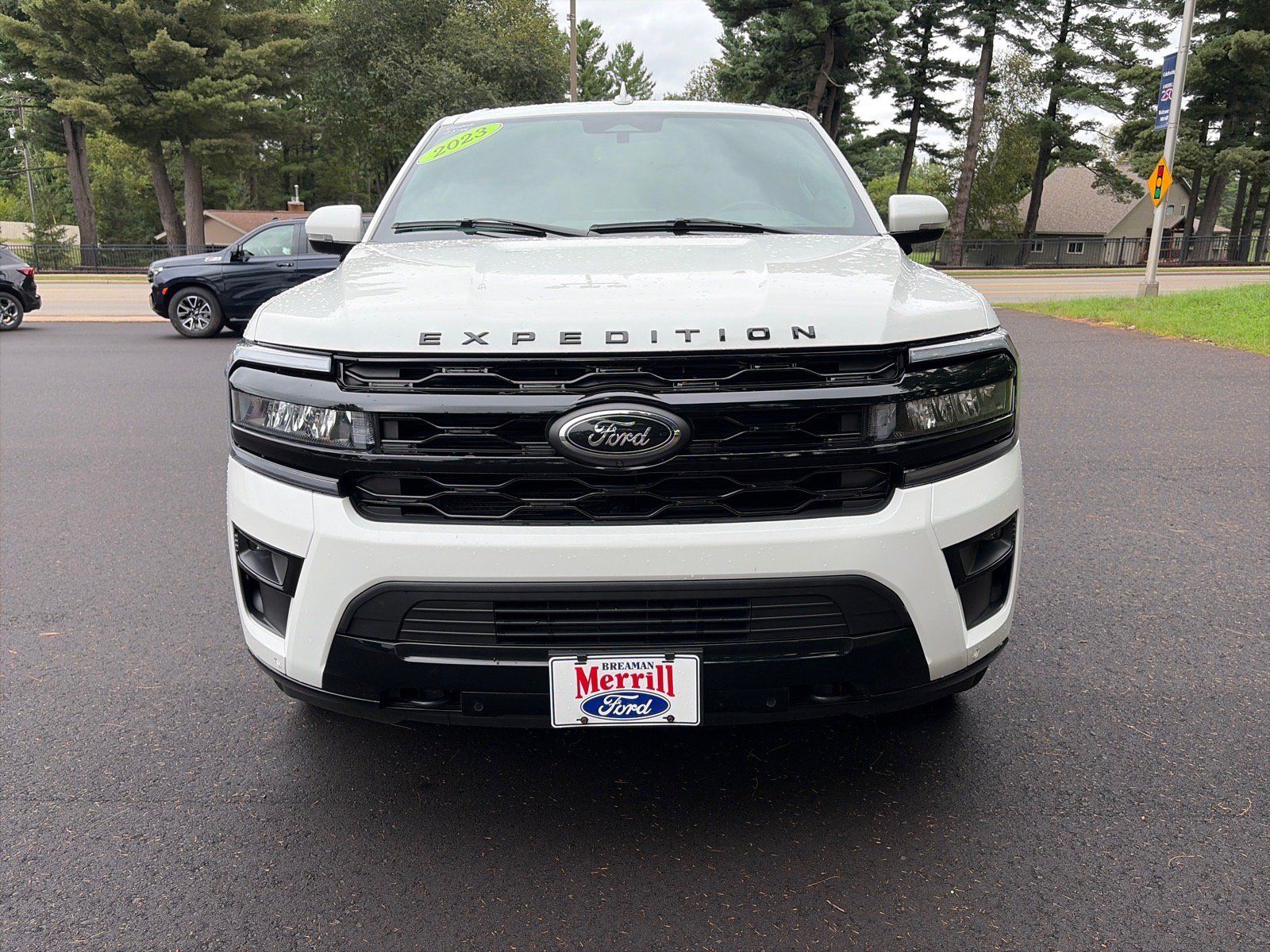 Used 2023 Ford Expedition Limited AWD/4WD image 2