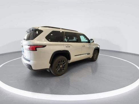 Certified 2024 Toyota Sequoia Platinum AWD/4WD image 8