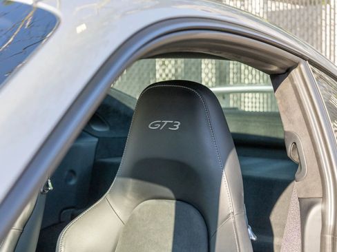 Used 2018 Porsche 911 GT3 RWD image 48