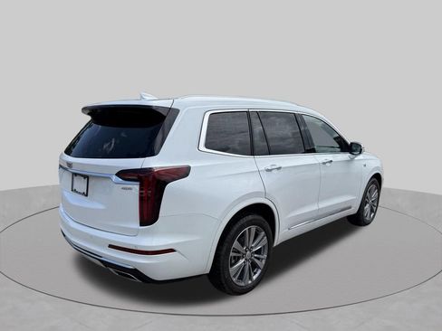 Used 2025 Cadillac XT6 Premium Luxury FWD image 6
