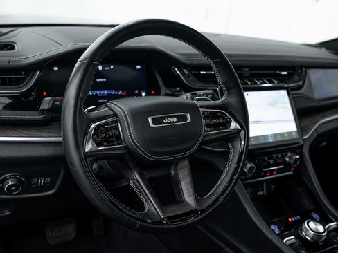 Used 2022 Jeep Grand Cherokee Overland w/ Adv Protech Group III AWD/4WD image 9