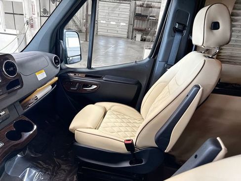 Used 2022 Mercedes-Benz Sprinter 3500 image 22