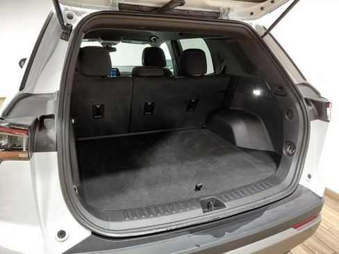 Used 2025 Chevrolet Equinox LT image 38