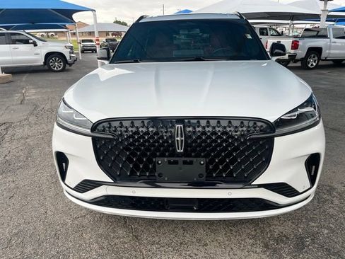 Used 2025 Lincoln Aviator Reserve w/ Equipment Group 201A AWD/4WD image 2