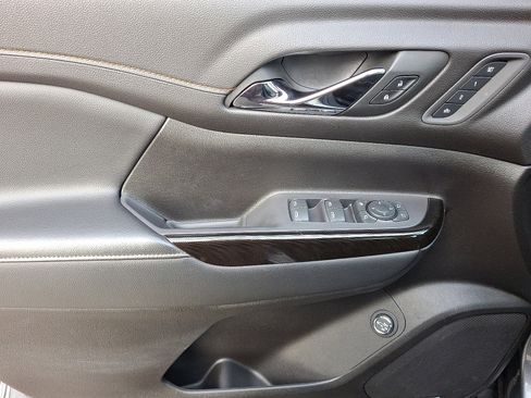 Used 2022 GMC Acadia AT4 w/ Technology Package image 15