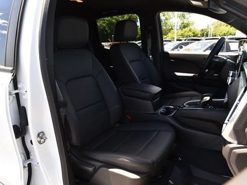 Used 2024 GMC Canyon Elevation w/ Elevation Premium Package AWD/4WD image 19