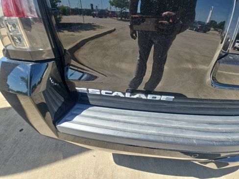 Used 2016 Cadillac Escalade ESV Luxury RWD image 16