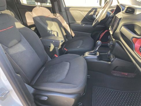 Used 2023 Jeep Renegade Trailhawk AWD/4WD image 15