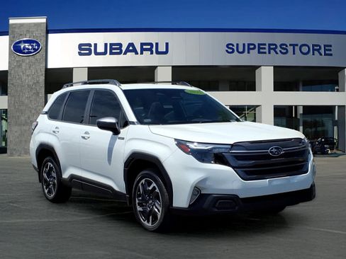 Used 2025 Subaru Forester Premium AWD/4WD image 1