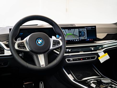 New 2026 BMW X5 xDrive50e w/ M Sport Package image 4