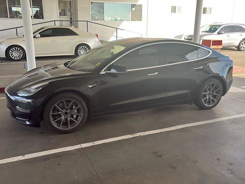 Used 2019 Tesla Model 3 Mid Range image 2