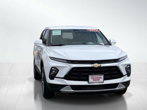 Used 2025 Chevrolet Blazer LT FWD image 13