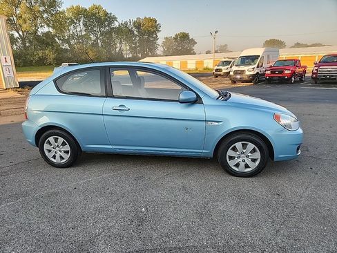 Used 2010 Hyundai Accent GS w/ Premium Pkg 3 FWD image 5