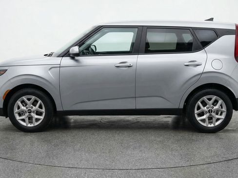 Used 2025 Kia Soul LX w/ LX Technology Package FWD image 5