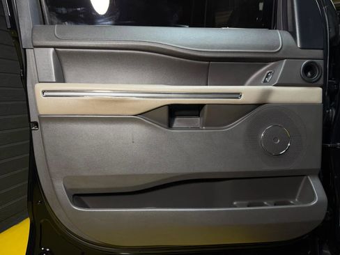 Used 2019 Ford Expedition XLT w/ Equipment Group 201A AWD/4WD image 33