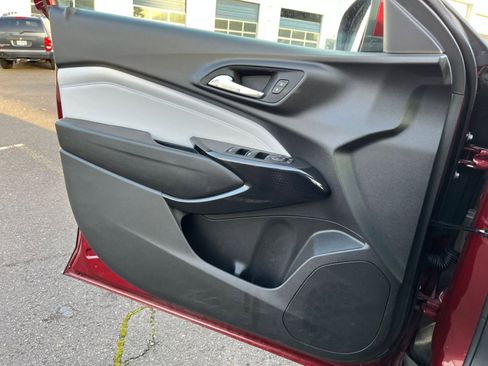 Used 2025 Chevrolet Trax LT image 20