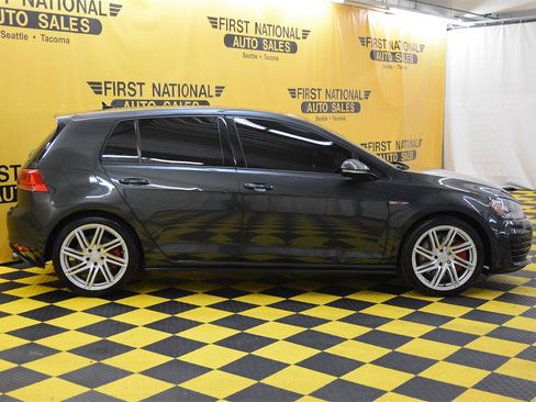 Used 2017 Volkswagen GTI SE image 11