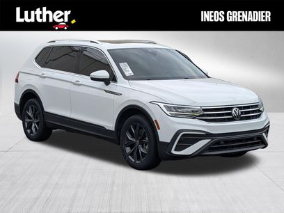Used 2022 Volkswagen Tiguan SE w/ Panoramic Sunroof Package