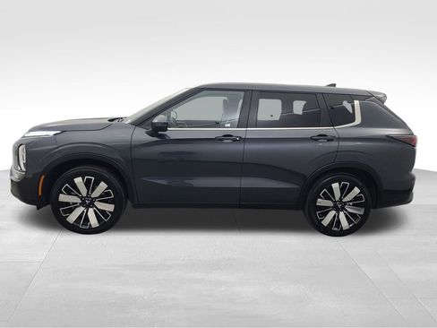 Used 2025 Mitsubishi Outlander SE image 7