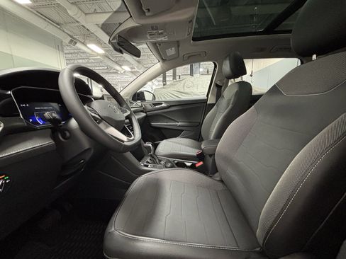 New 2025 Volkswagen Taos SE image 3