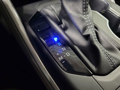 Used 2023 Toyota Highlander L FWD image 16