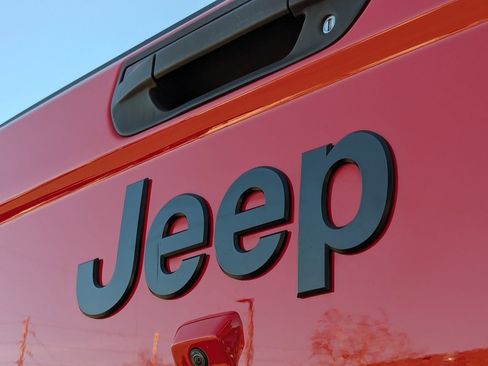 Used 2022 Jeep Gladiator Willys image 33