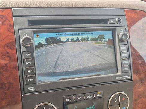 Used 2011 Chevrolet Suburban LTZ RWD image 13