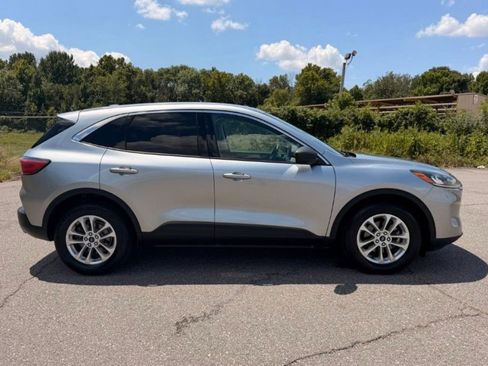 Used 2022 Ford Escape SE FWD image 15