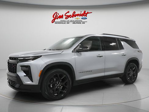 Used 2024 Chevrolet Traverse RS FWD image 2