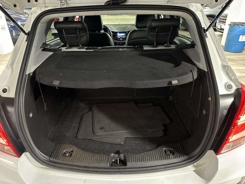 Used 2021 Chevrolet Trax LT AWD/4WD image 12